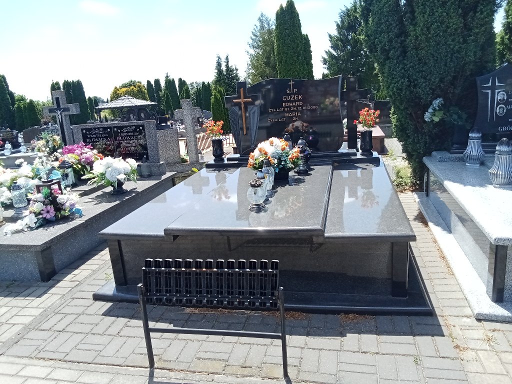 Grób Edward Guzek
