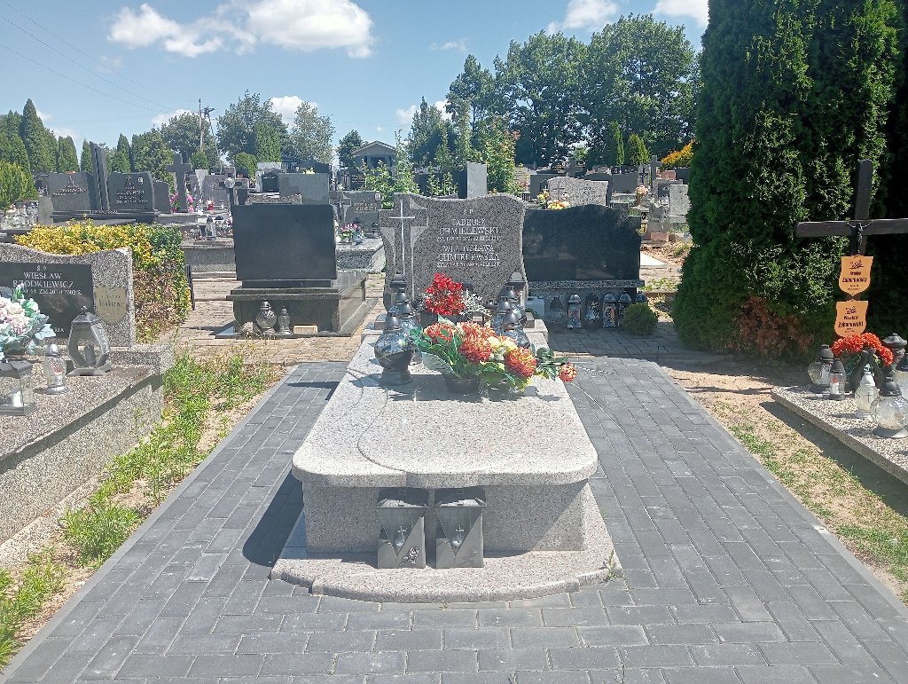 Grób Tadeusz Chmielewski