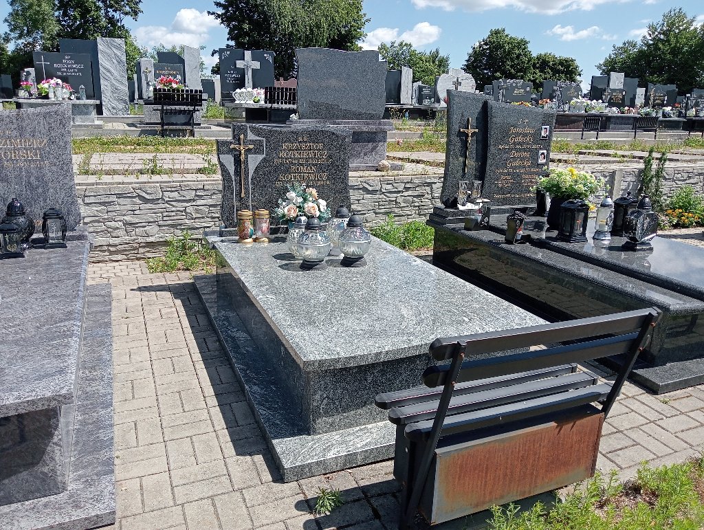 Grób Roman Kotkiewicz